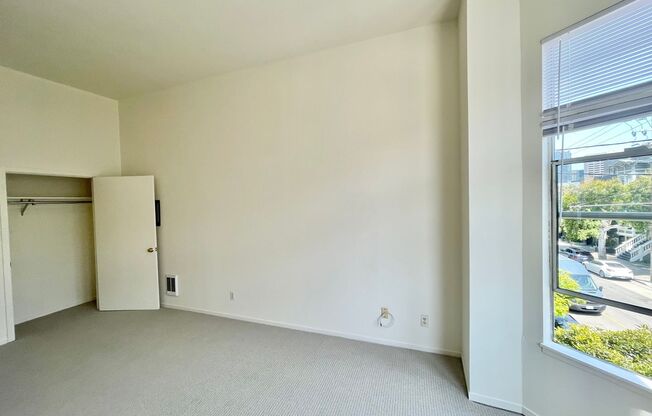 Spacious Hayes Valley Studio! New Carpeting, Laundry, Parking - PROGRESSIVE