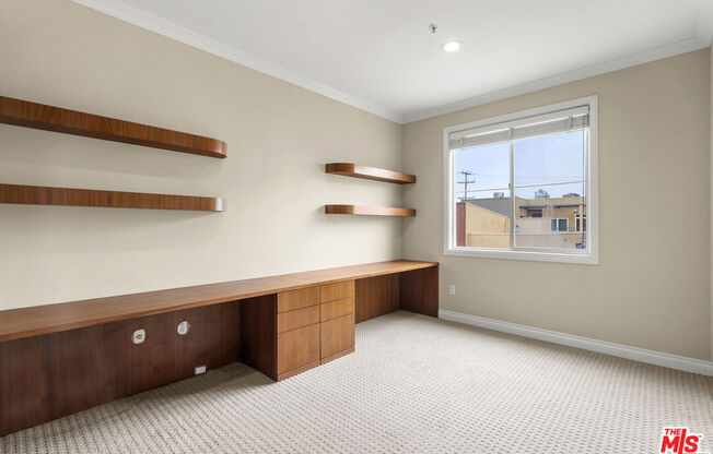3 beds, 3 baths, 1,350 sqft, $5,800, Unit 301