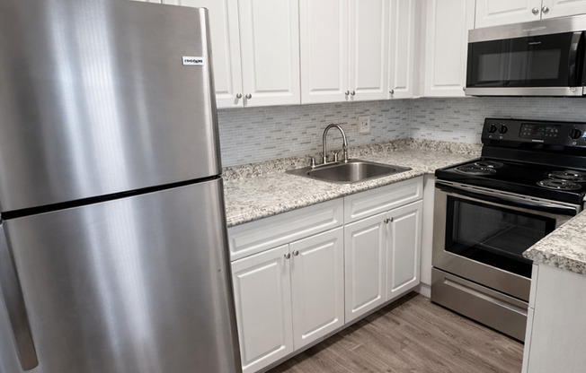 2 beds, 1 bath, 912 sqft, $1,950, Unit 537 - 301