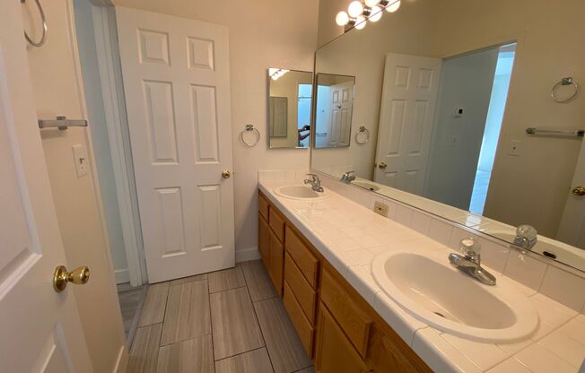 1 bed, 1.5 baths, $1,295, Unit UNIT # 2062