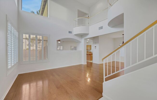 Beautiful 4 bedroom, 3 bath home in Countryside by Desert Bloom Park!