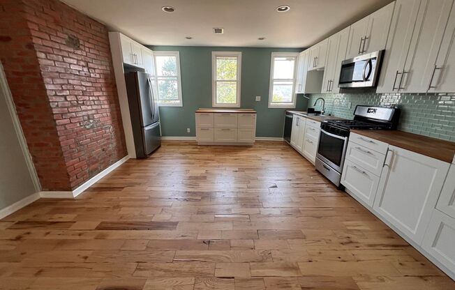Pittsburgh - 3 Bedroom 1.5 Bathroom