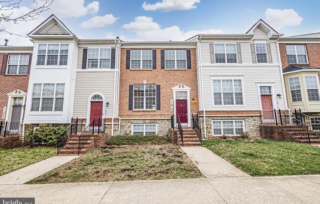 SPACIOUS 2 LEVEL CONDO WITH LOFT