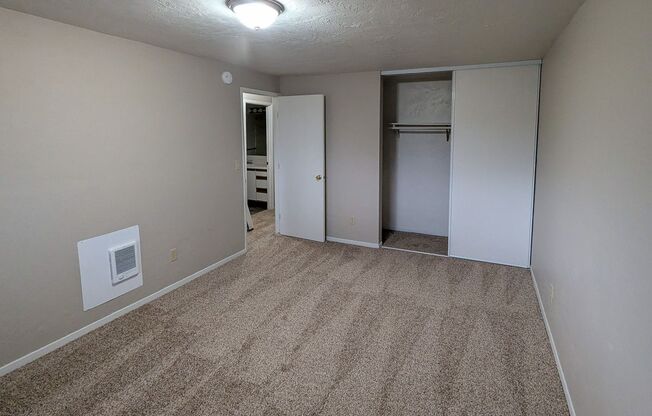 2 beds, 1 bath, 756 sqft, $1,195, Unit 64