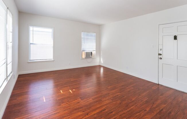 Remodeled Studio In K-Town