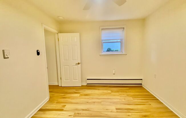 2 beds, 1 bath, $1,300