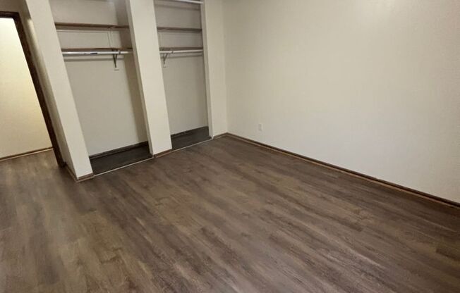 2 beds, 1 bath, 800 sqft, $999, Unit Custer-302