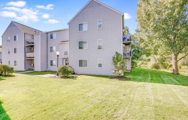 Apartment Exterior at The Meadows, Massachusetts