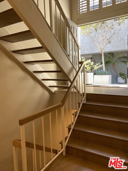 1937 S Beverly Glen Blvd
