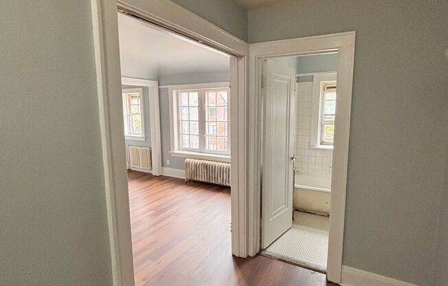 Studio, 1 bath, $795, Unit 18