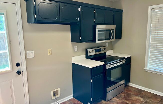 3 beds, 2 baths, $1,400