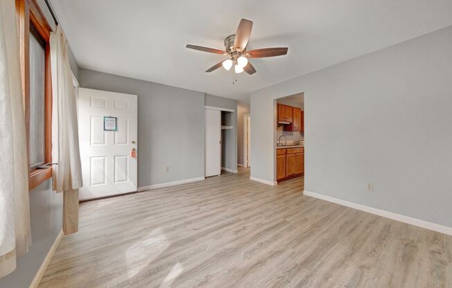 3 bedroom, 1 bathroom house FOR RENT NOW!