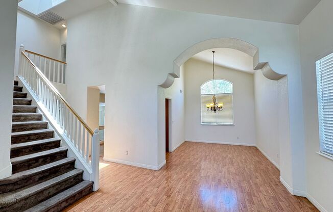 2205 Stone Pine Ct / Summerlin 2 Story Home - 4 Bed & 4 Bath House, 3 Car Garage (Large Lot)