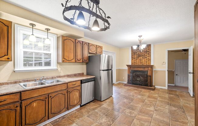 3 Bedroom Pet Friendly Home For Rent!