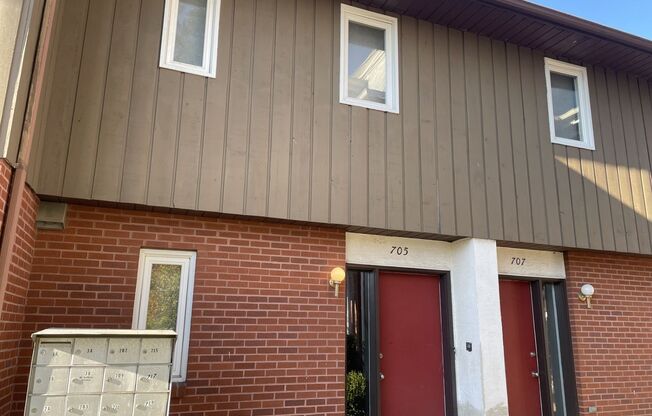 Biscayne/Sarasota 2 Bedroom Townhome on W. College Ave.