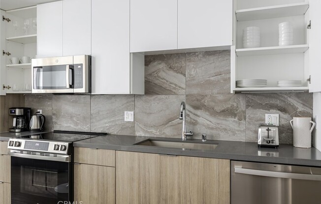 Studio, 1 bath, 599 sqft, $2,221, Unit 815