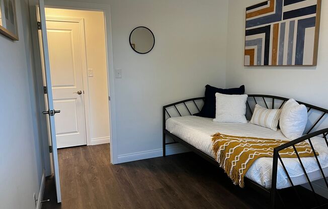 2 beds, 1 bath, 950 sqft, $1,175, Unit 3034-3