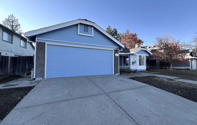 Charming Elk Grove 3bd/2ba House with 2 Car Garage