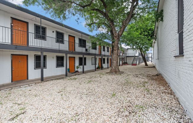 2 beds, 2 baths, 982 sqft, $1,099, Unit 218