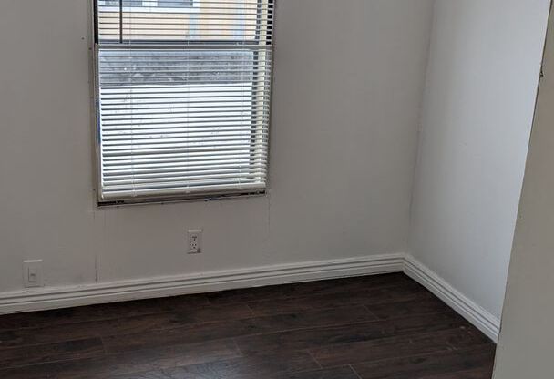 3 beds, 2 baths, 850 sqft, $1,295, Unit #3