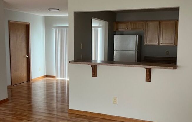 3 beds, 2.5 baths, 1,350 sqft, $1,400, Unit 1454 West Rockcrest Drive