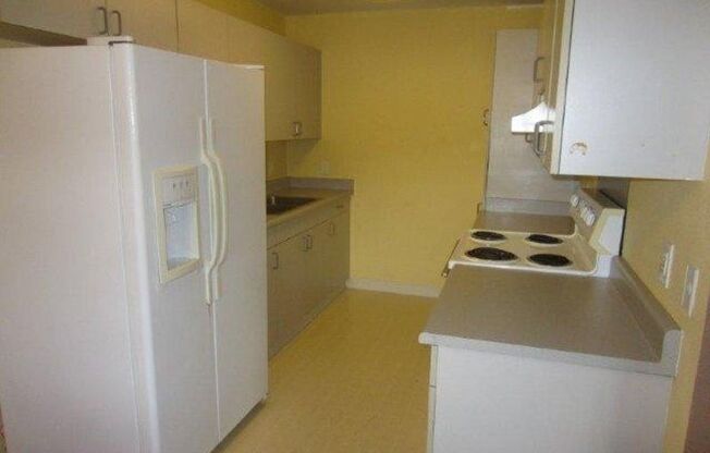 2 beds, 1 bath, $2,400, Unit # 11G