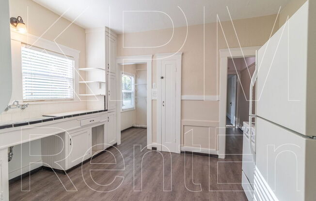 401 E NOBLE ST