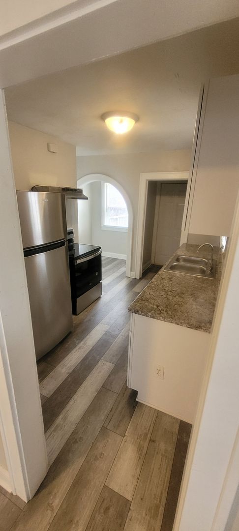 2033 E Gregory Blvd | 2 BD 1 BATH
