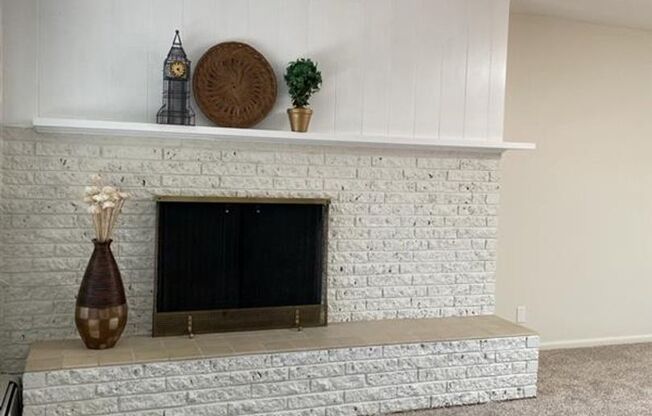 Contemporary 1 - & 2-bedroom apartment homes with lush greenery views!