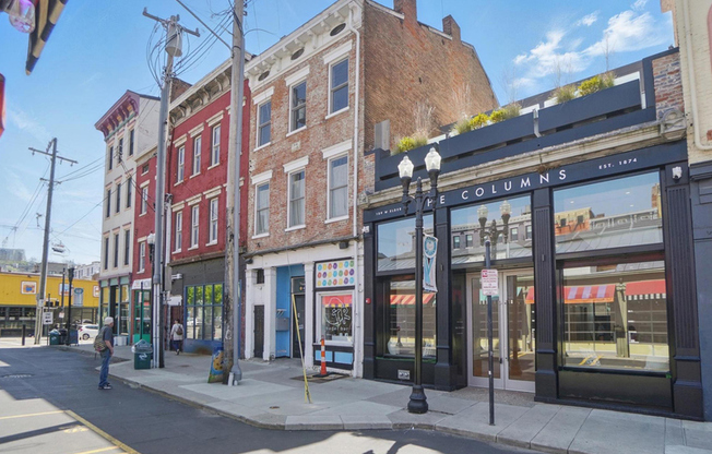 107 W ELDER ST