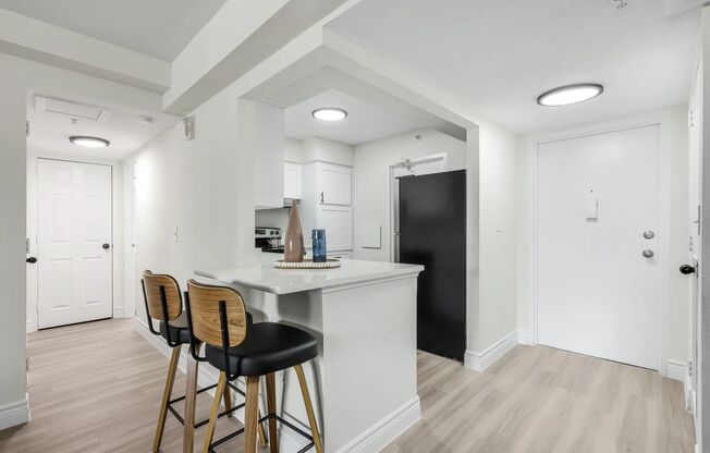 1 bed, 1 bath, 770 sqft, $1,325, Unit 701 (Renovated)