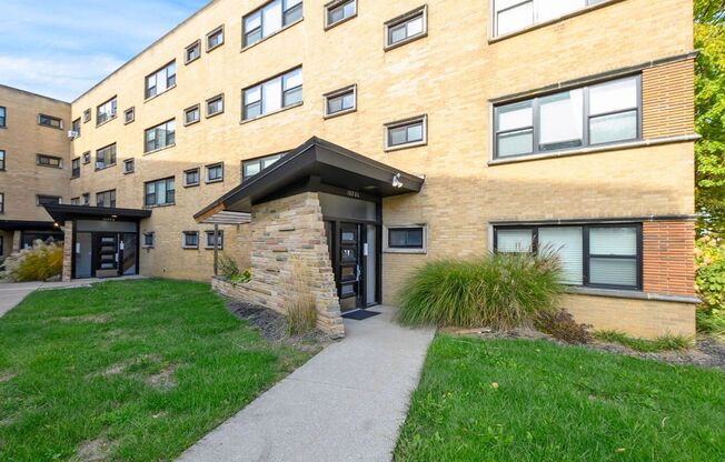 1 bed, 1 bath, 620 sqft, $2,595, Unit 10206-A2