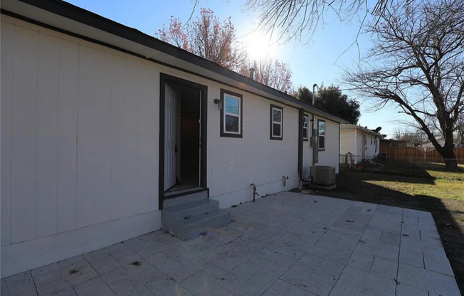 1137 RANCHO DR