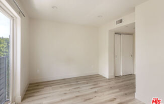 5456 1/2 BARTON AVE