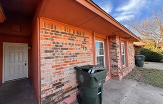 3 Bed 2 bath townhouse in Midwest City!