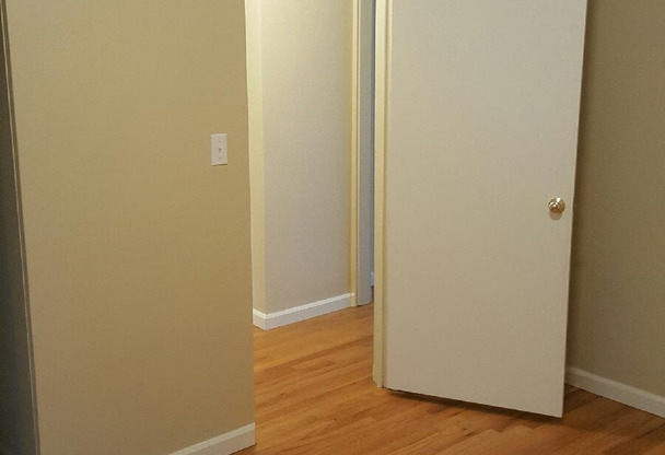 2 beds, 1 bath, 810 sqft, $2,095, Unit 07