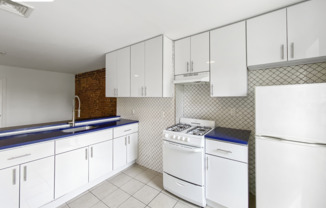 2 beds, 1 bath, $2,695, Unit 4