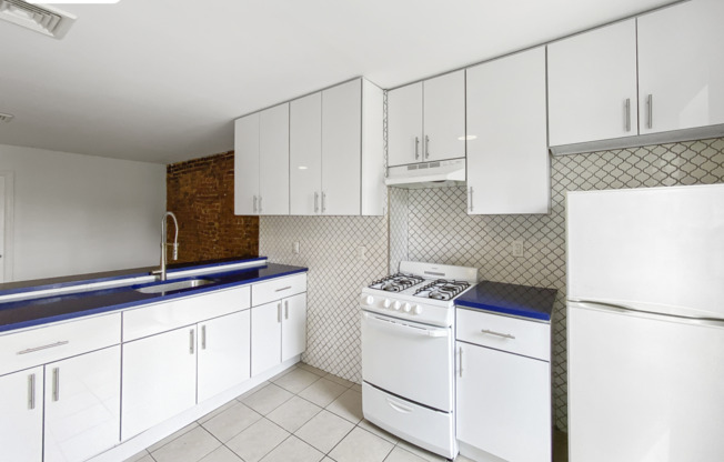 2 beds, 1 bath, $2,695, Unit 4