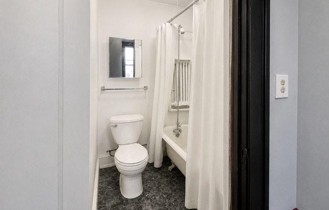 Studio, 1 bath, 300 sqft, $749, Unit Unit 209