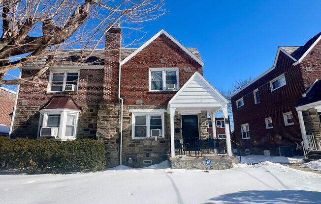 Stunning 3-Bed Twin Home in Lansdowne! Available May 1st!