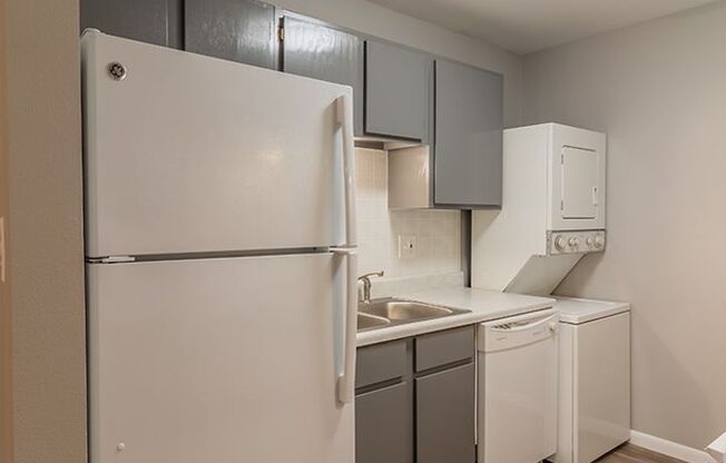 2 beds, 1 bath, 765 sqft, $900, Unit 10