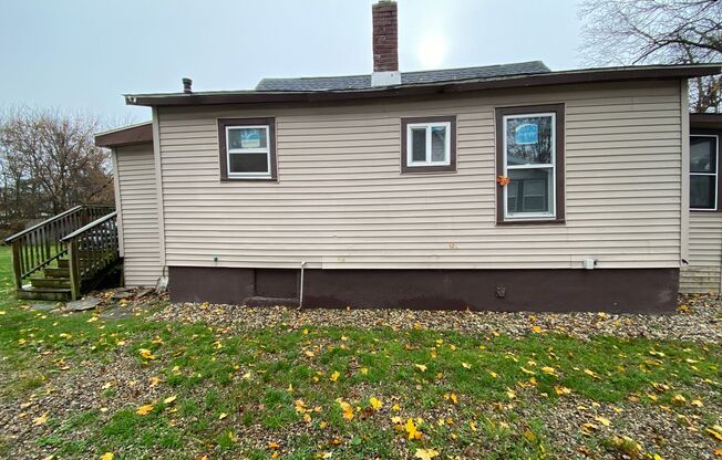 2 beds, 1 bath, $1,100