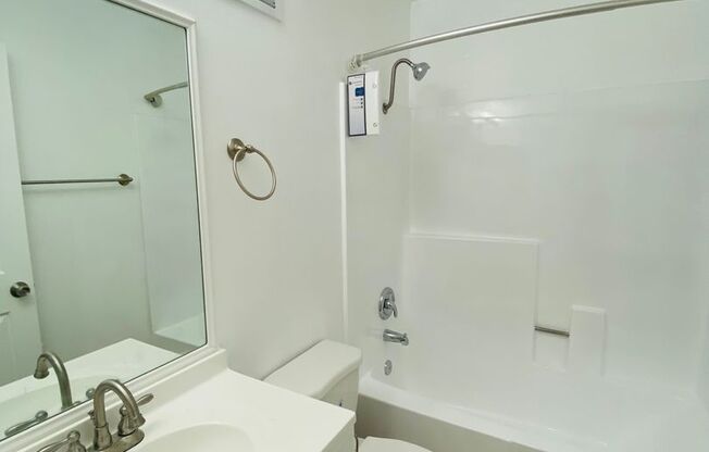 Studio, 1 bath, 465 sqft, $1,995, Unit 107