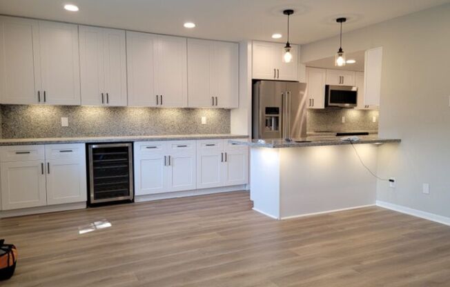 Newly Renovated 4 bed, 2.5 bath Townhome in Memorial Club