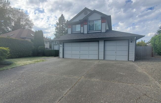 Bright 4BD/2.5BTH Lynnwood Home with Vaulted Ceilings & Large Backyard!