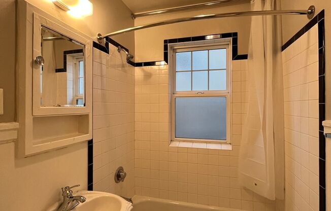 1 bed, 1 bath, $1,595, Unit 108
