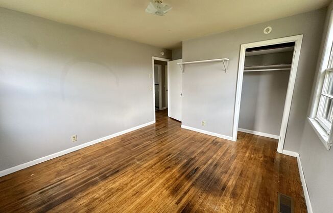 3 beds, 1 bath, 1,121 sqft, $950, Unit 2604B