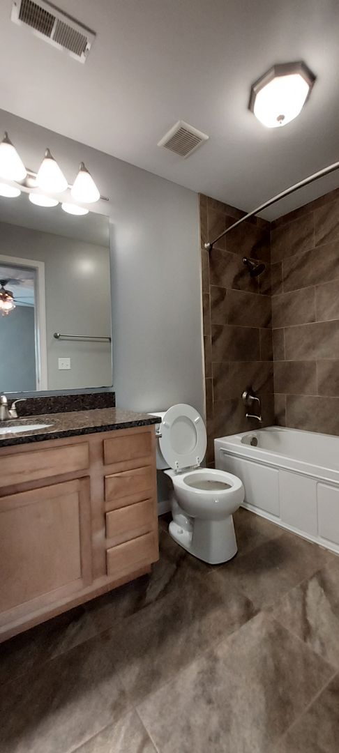 2 beds, 2 baths, 1,142 sqft, $1,360, Unit 31-202