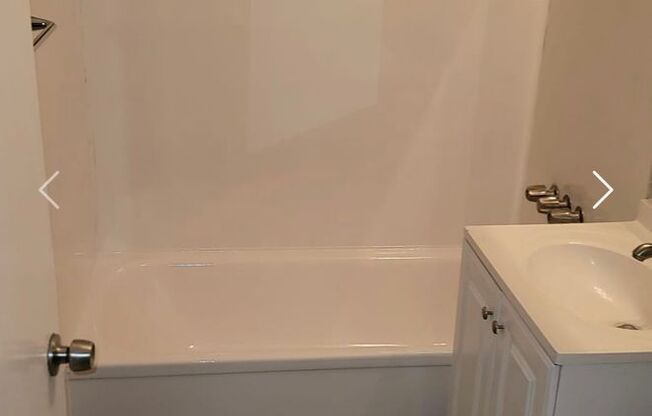 2 beds, 1 bath, 850 sqft, $1,395, Unit 2311-2