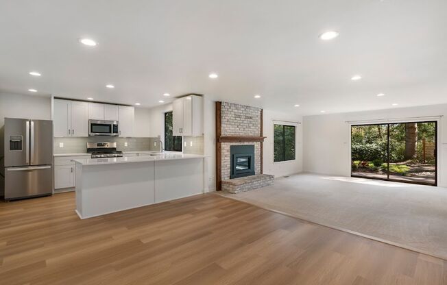 A Spacious Home in the Prestigious Sahalee Neighborhood with 2 Bed plus den and 2 Bath